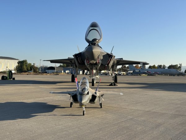 MODELO A ESCALA DEL F-35 CAUTIVÓ AL PÚBLICO EN FIDAE 2026