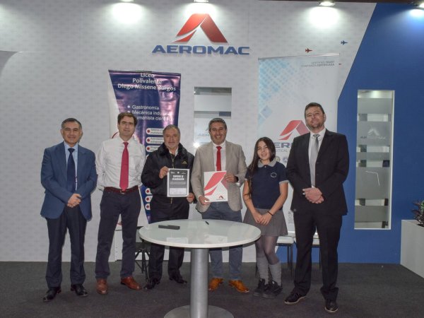AEROMAC Y LICEO POLIVALENTE DIEGO MISSENE BURGOS FIRMAN CONVENIO DE APADRINAMIENTO